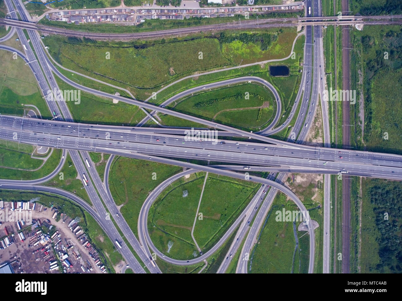 Luftaufnahme auf Kreuzung Stockfoto
