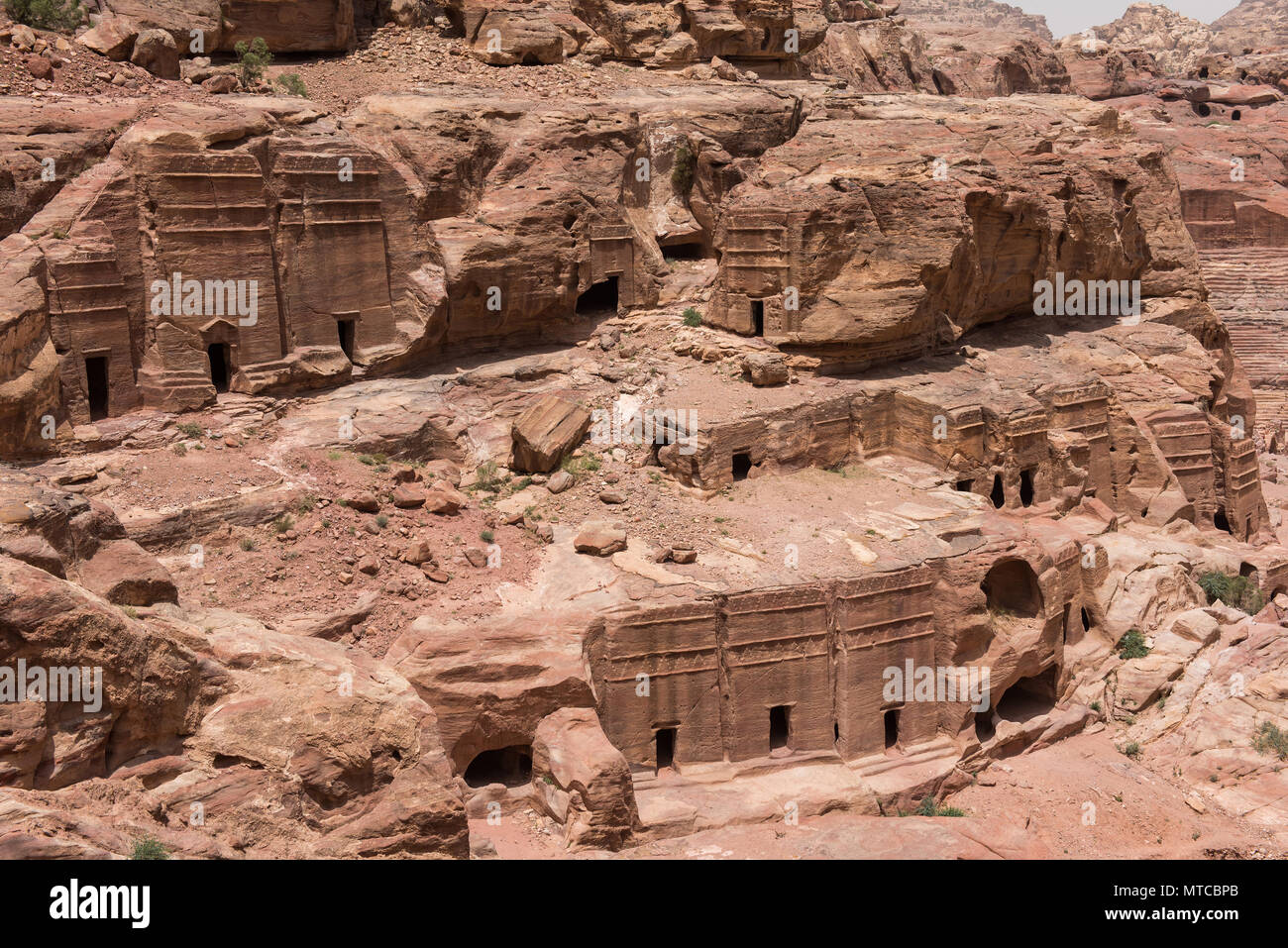 Eingang einer Höhle, königliches Grab in Petra, Jordanien. U-Bahn alte Felsen carving, als Begräbnisstätte genutzt Stockfoto