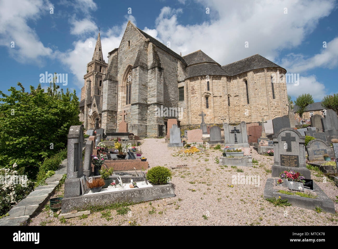 Hundert und vierzig - zwei Schritte führen zur Eglise de Brelevenez, Lannion, Côtes-d'Armor, Bretagne, Frankreich. Stockfoto