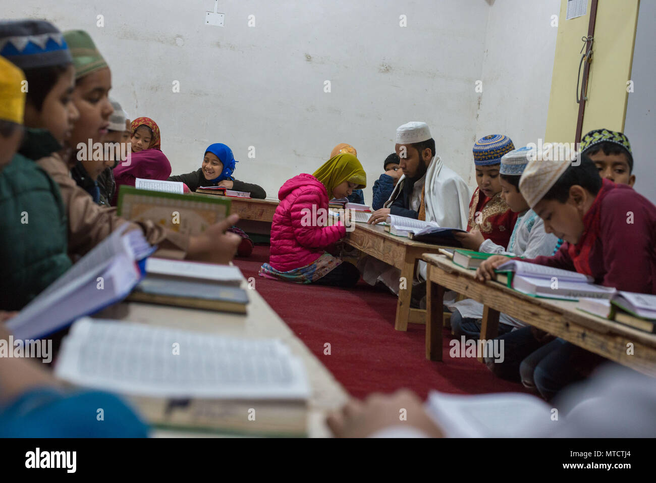 Rom. Bangla Sprache, Schule, Studium des Korans und der Geschichte und Geographie Bangladesch, im islamischen Kulturzentrum MASJEED-E-ROM in der Stockfoto