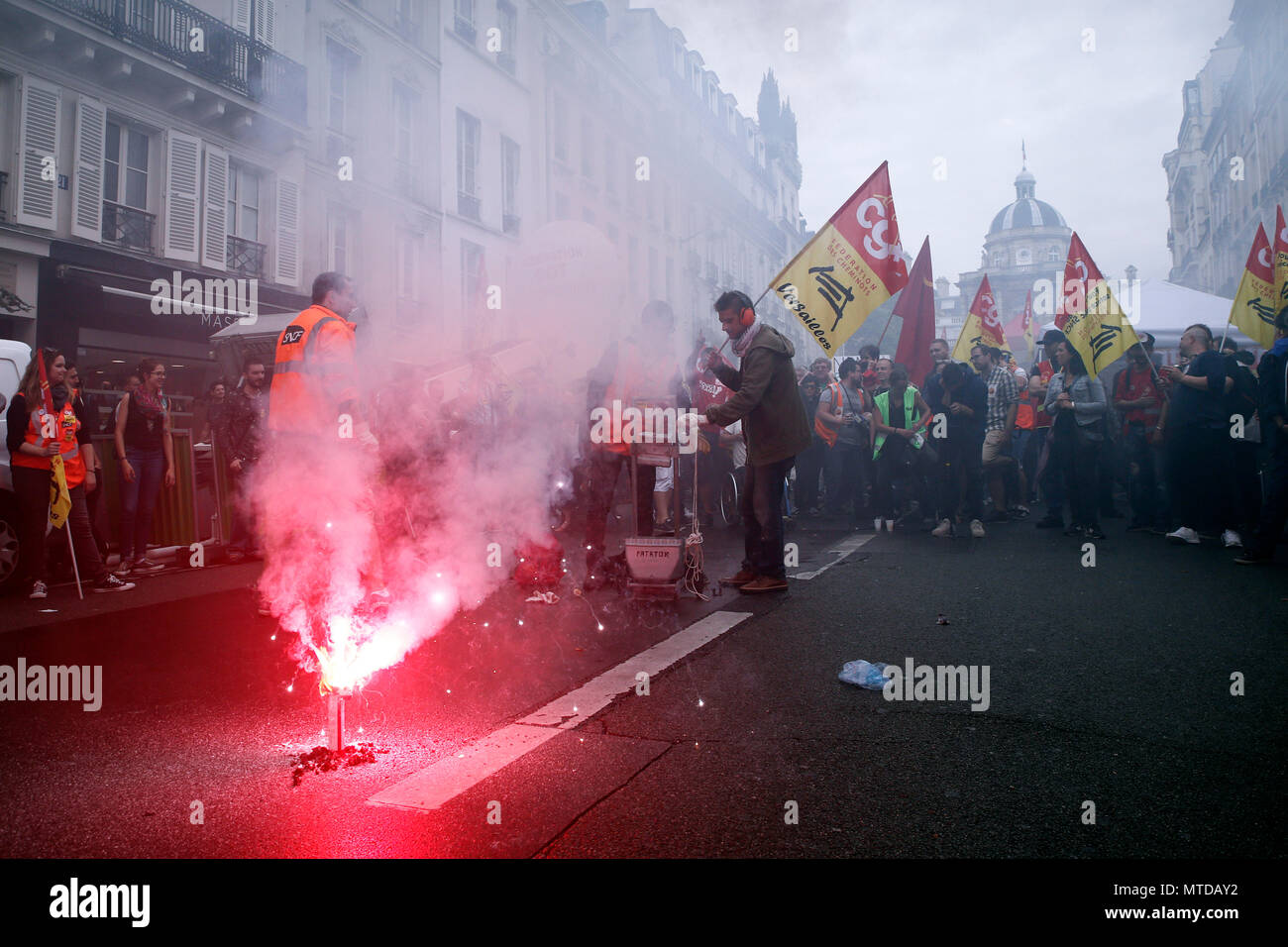 Paris, Frankreich, 29. Mai 2018. Hunderte von Demonstranten versammelt, um gegen die Regierung Projekt den Status der Eisenbahner zu ändern zu protestieren. Alexandros Michailidis/Alamy leben Nachrichten Stockfoto