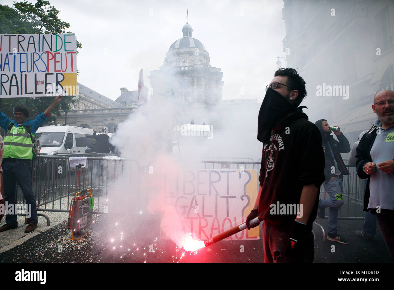 Paris, Frankreich, 29. Mai 2018. Hunderte von Demonstranten versammelt, um gegen die Regierung Projekt den Status der Eisenbahner zu ändern zu protestieren. Alexandros Michailidis/Alamy leben Nachrichten Stockfoto