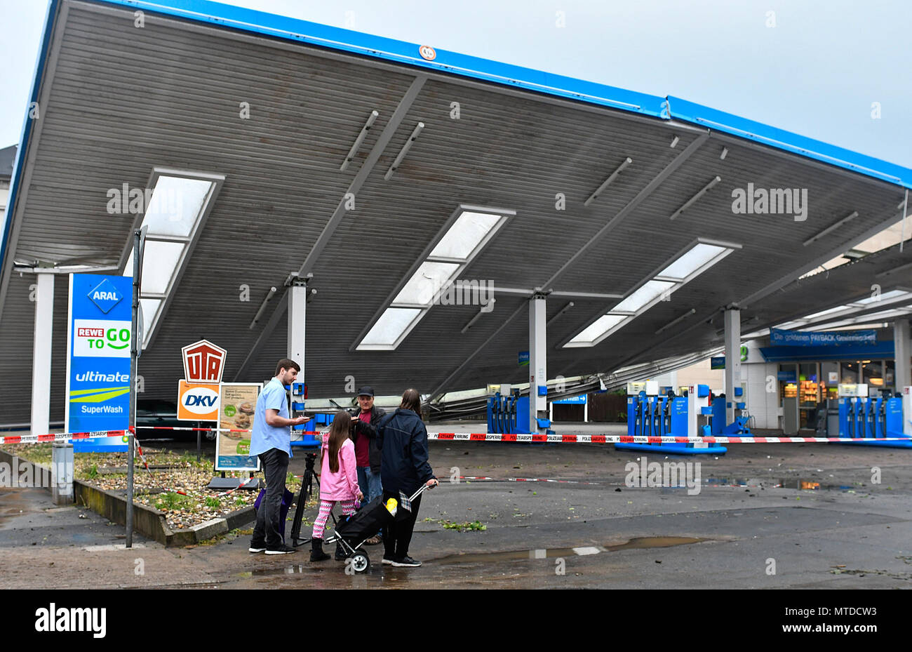 29 Mai 18 Deutschland Wuppertal Das Dach Einer Tankstelle Brach Nach Einem Schweren Sturm Schwere Gewitter