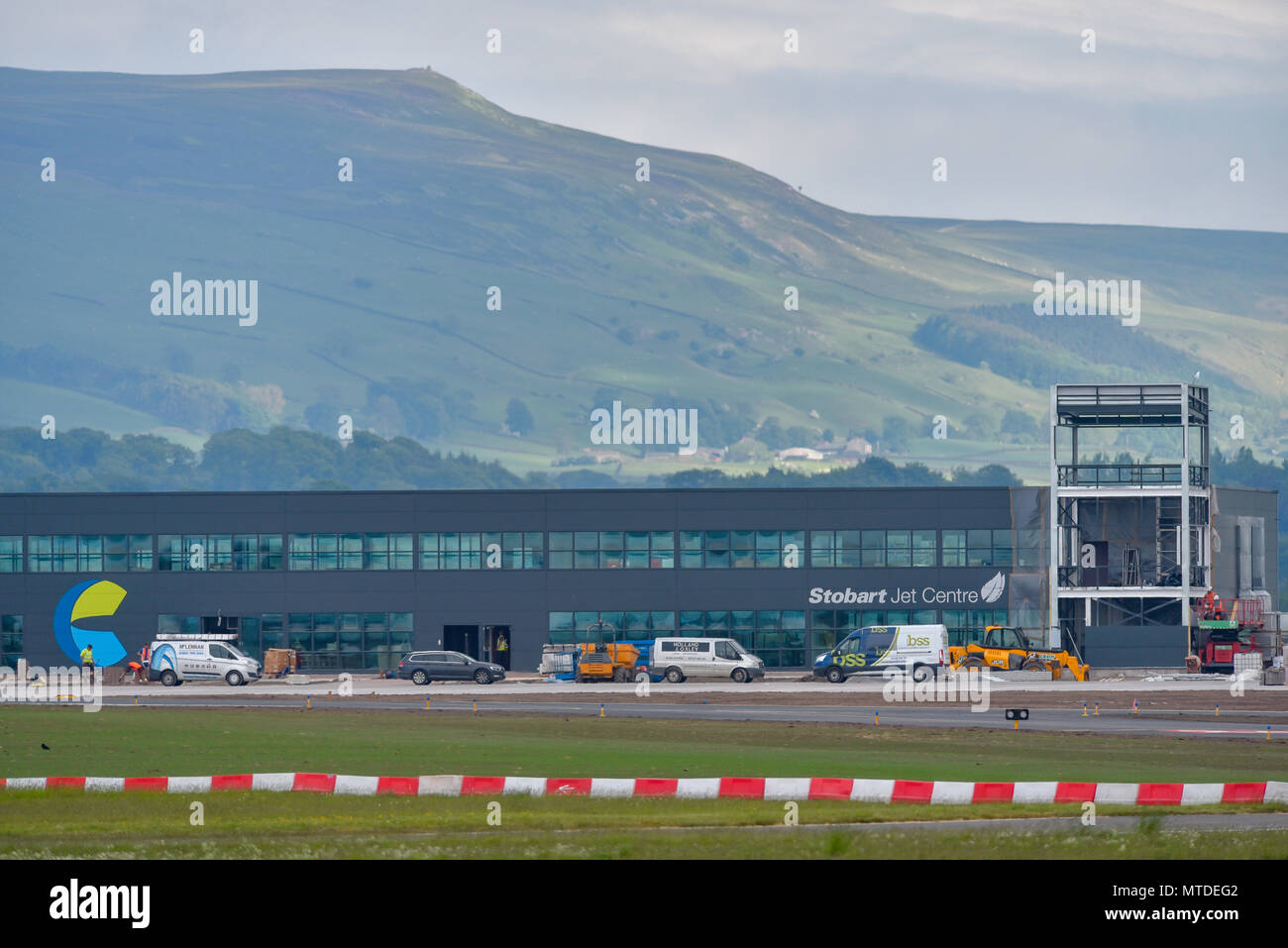 Carlisle, Großbritannien. 29. Mai 2018. Erste Flüge von Carlisle Lake District Flughafen verschoben. Die Arbeit geht weiter am neuen Flughafen Terminal Gebäude. Nur wenige Tage vor der Abreise des kommerziellen Flug vom Flughafen seit den 80er Jahren, die von der Schottischen airline Loganair bis September vertagt worden. Fotografie 20 Credit: STUART WALKER/Alamy leben Nachrichten Stockfoto