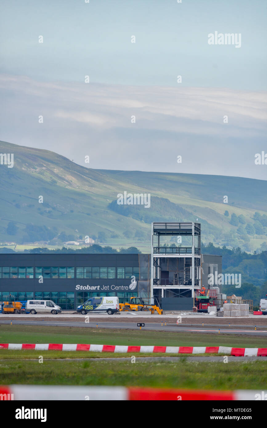 Carlisle, Großbritannien. 29. Mai 2018. Erste Flüge von Carlisle Lake District Flughafen verschoben. Die Arbeit geht weiter am neuen Flughafen Terminal Gebäude. Nur wenige Tage vor der Abreise des kommerziellen Flug vom Flughafen seit den 80er Jahren, die von der Schottischen airline Loganair bis September vertagt worden. Fotografie 20 Credit: STUART WALKER/Alamy leben Nachrichten Stockfoto