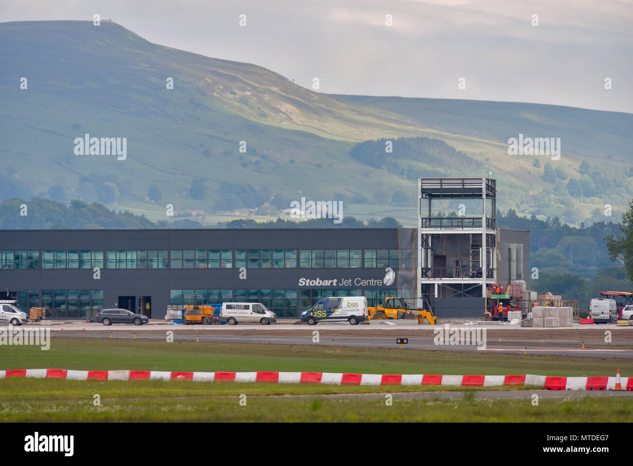 Carlisle, Großbritannien. 29. Mai 2018. Erste Flüge von Carlisle Lake District Flughafen verschoben. Die Arbeit geht weiter am neuen Flughafen Terminal Gebäude. Nur wenige Tage vor der Abreise des kommerziellen Flug vom Flughafen seit den 80er Jahren, die von der Schottischen airline Loganair bis September vertagt worden. Fotografie 20 Credit: STUART WALKER/Alamy leben Nachrichten Stockfoto