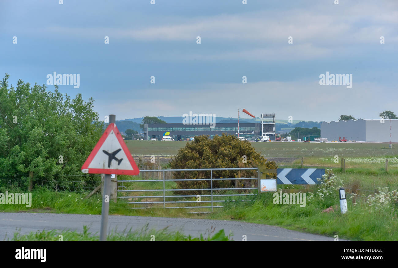 Carlisle, Großbritannien. 29. Mai 2018. Erste Flüge von Carlisle Lake District Flughafen verschoben. Die Arbeit geht weiter am neuen Flughafen Terminal Gebäude. Nur wenige Tage vor der Abreise des kommerziellen Flug vom Flughafen seit den 80er Jahren, die von der Schottischen airline Loganair bis September vertagt worden. Fotografie 20 Credit: STUART WALKER/Alamy leben Nachrichten Stockfoto