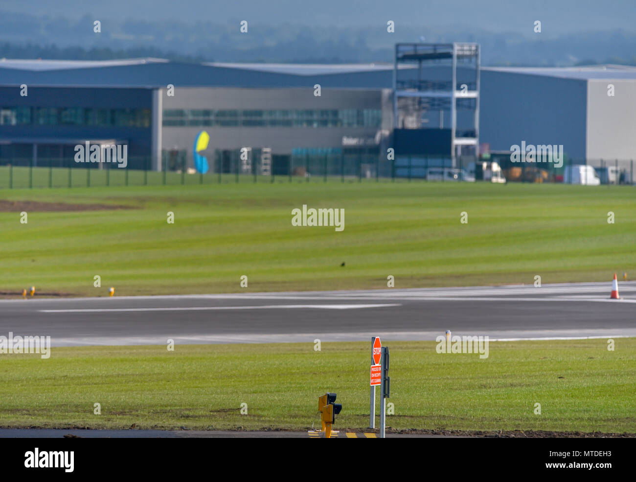 Carlisle, Großbritannien. 29. Mai 2018. Erste Flüge von Carlisle Lake District Flughafen verschoben. Die Arbeit geht weiter am neuen Flughafen Terminal Gebäude. Nur wenige Tage vor der Abreise des kommerziellen Flug vom Flughafen seit den 80er Jahren, die von der Schottischen airline Loganair bis September vertagt worden. Fotografie 20 Credit: STUART WALKER/Alamy leben Nachrichten Stockfoto