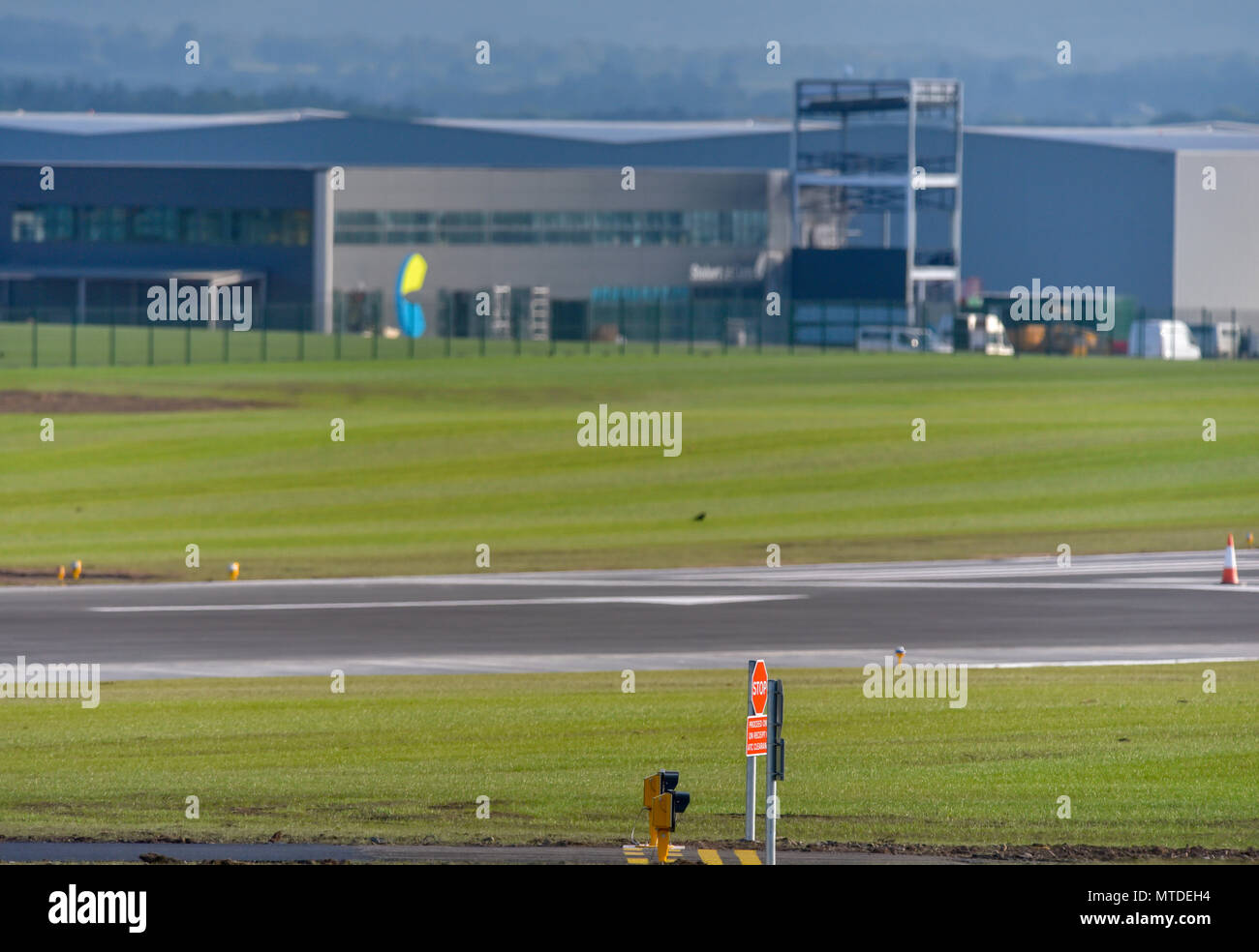 Carlisle, Großbritannien. 29. Mai 2018. Erste Flüge von Carlisle Lake District Flughafen verschoben. Die Arbeit geht weiter am neuen Flughafen Terminal Gebäude. Nur wenige Tage vor der Abreise des kommerziellen Flug vom Flughafen seit den 80er Jahren, die von der Schottischen airline Loganair bis September vertagt worden. Fotografie 20 Credit: STUART WALKER/Alamy leben Nachrichten Stockfoto