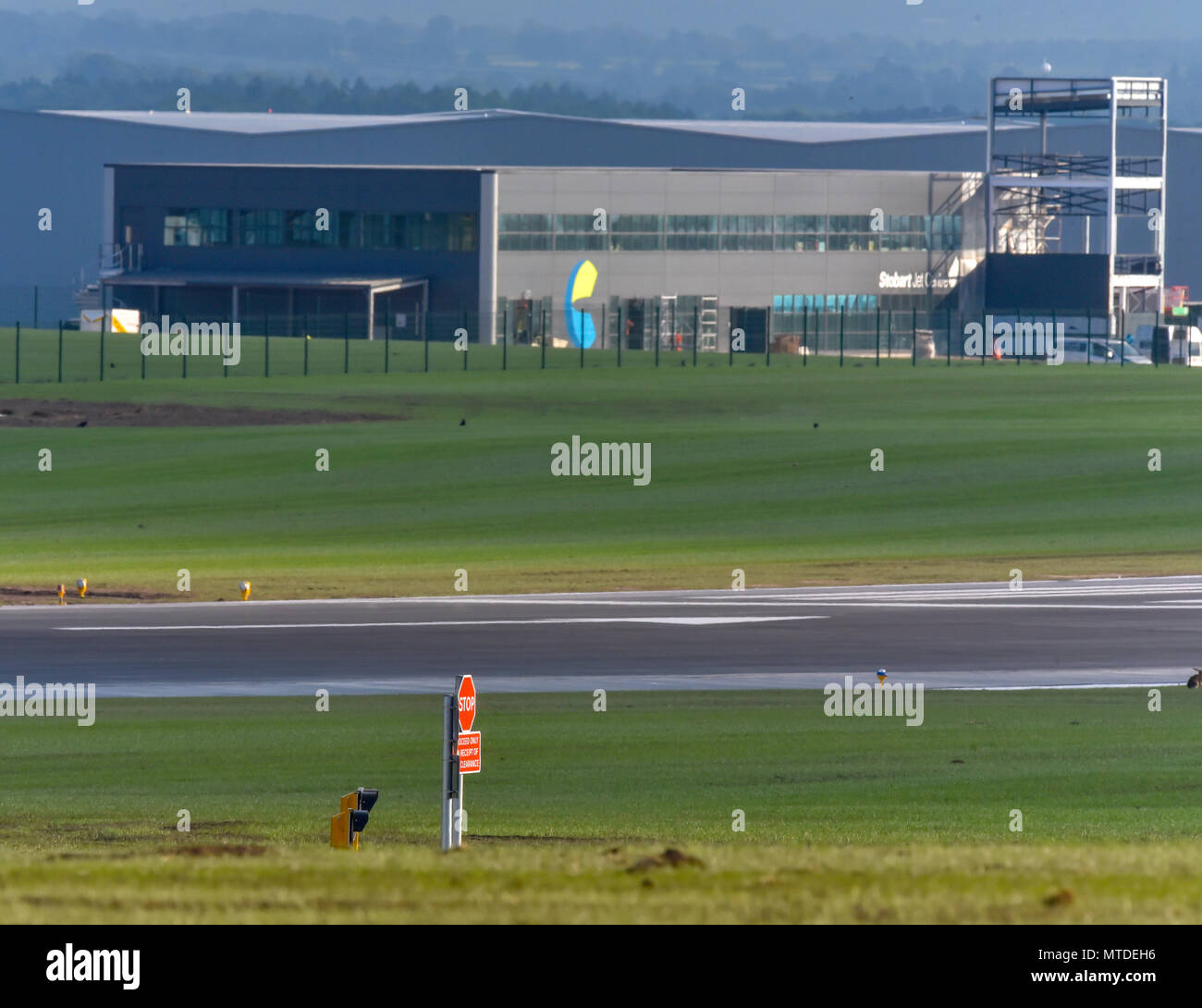 Carlisle, Großbritannien. 29. Mai 2018. Erste Flüge von Carlisle Lake District Flughafen verschoben. Die Arbeit geht weiter am neuen Flughafen Terminal Gebäude. Nur wenige Tage vor der Abreise des kommerziellen Flug vom Flughafen seit den 80er Jahren, die von der Schottischen airline Loganair bis September vertagt worden. Fotografie 20 Credit: STUART WALKER/Alamy leben Nachrichten Stockfoto