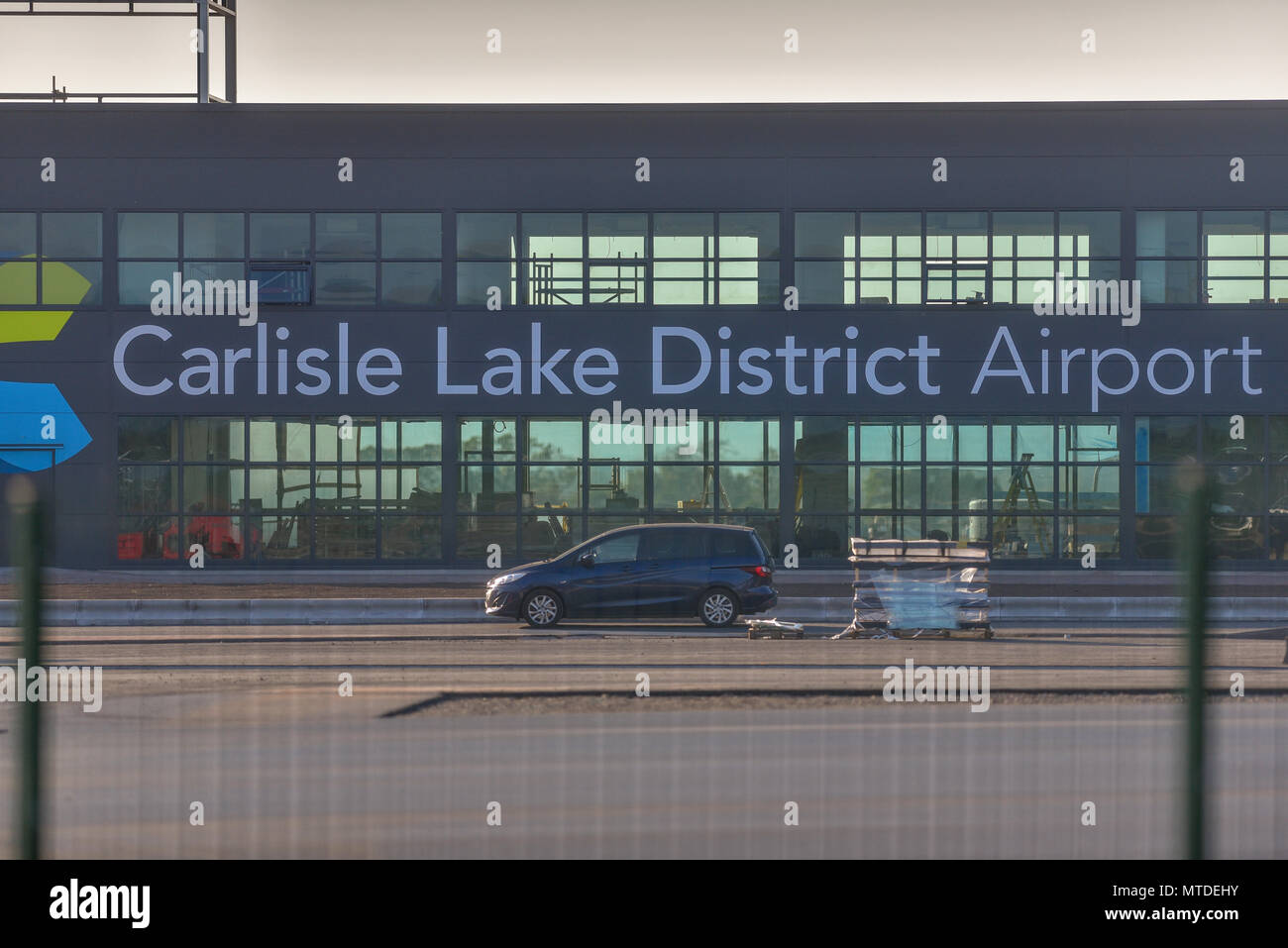 Carlisle, Großbritannien. 29. Mai 2018. Erste Flüge von Carlisle Lake District Flughafen verschoben. Die Arbeit geht weiter am neuen Flughafen Terminal Gebäude. Nur wenige Tage vor der Abreise des kommerziellen Flug vom Flughafen seit den 80er Jahren, die von der Schottischen airline Loganair bis September vertagt worden. Fotografie 20 Credit: STUART WALKER/Alamy leben Nachrichten Stockfoto