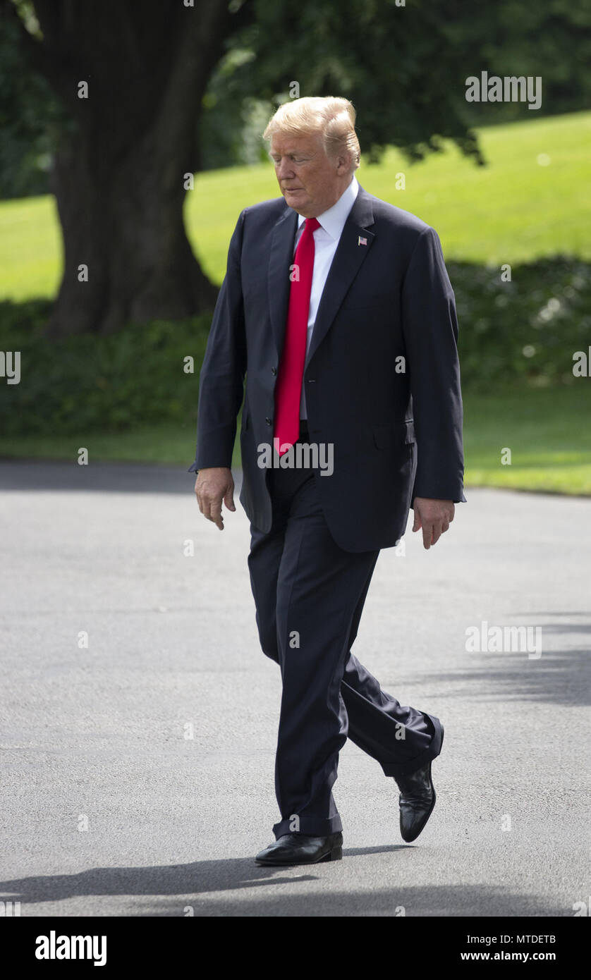 Washington, District of Columbia, USA. 29 Mai, 2018. Präsidenten der Vereinigten Staaten Donald J. Trumpf fährt das Weiße Haus in Washington, DC zu einer Kundgebung mit Anhänger in Nashville, TN, 29. Mai 2018. Quelle: Chris Kleponis/CNP Credit: Chris Kleponis/CNP/ZUMA Draht/Alamy Leben Nachrichten teilnehmen Stockfoto