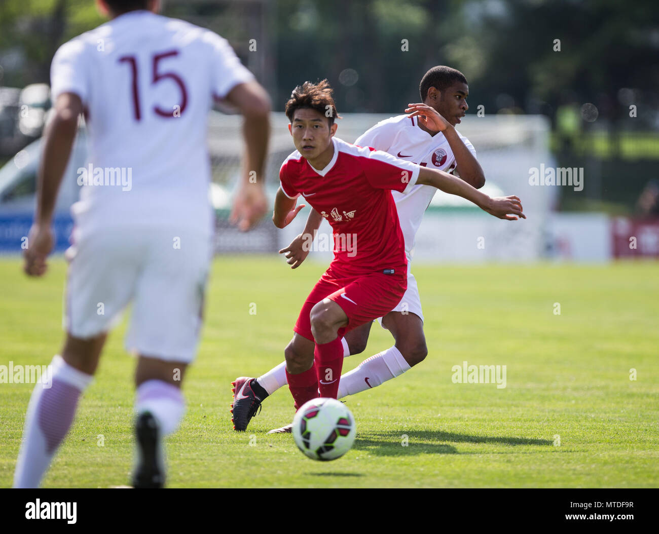 Salon. 29 Mai, 2018. China Gao Huaze (C) steht in der zweiten Runde gegen Katar der Gruppe A an der Toulon Turnier 2018 im Stade d'Honneur Stadion in Salon De Provence, Südfrankreich am 29. Mai 2018. Das Match endete mit einem 1-1 Unentschieden. Credit: Jin Yu/Xinhua/Alamy leben Nachrichten Stockfoto