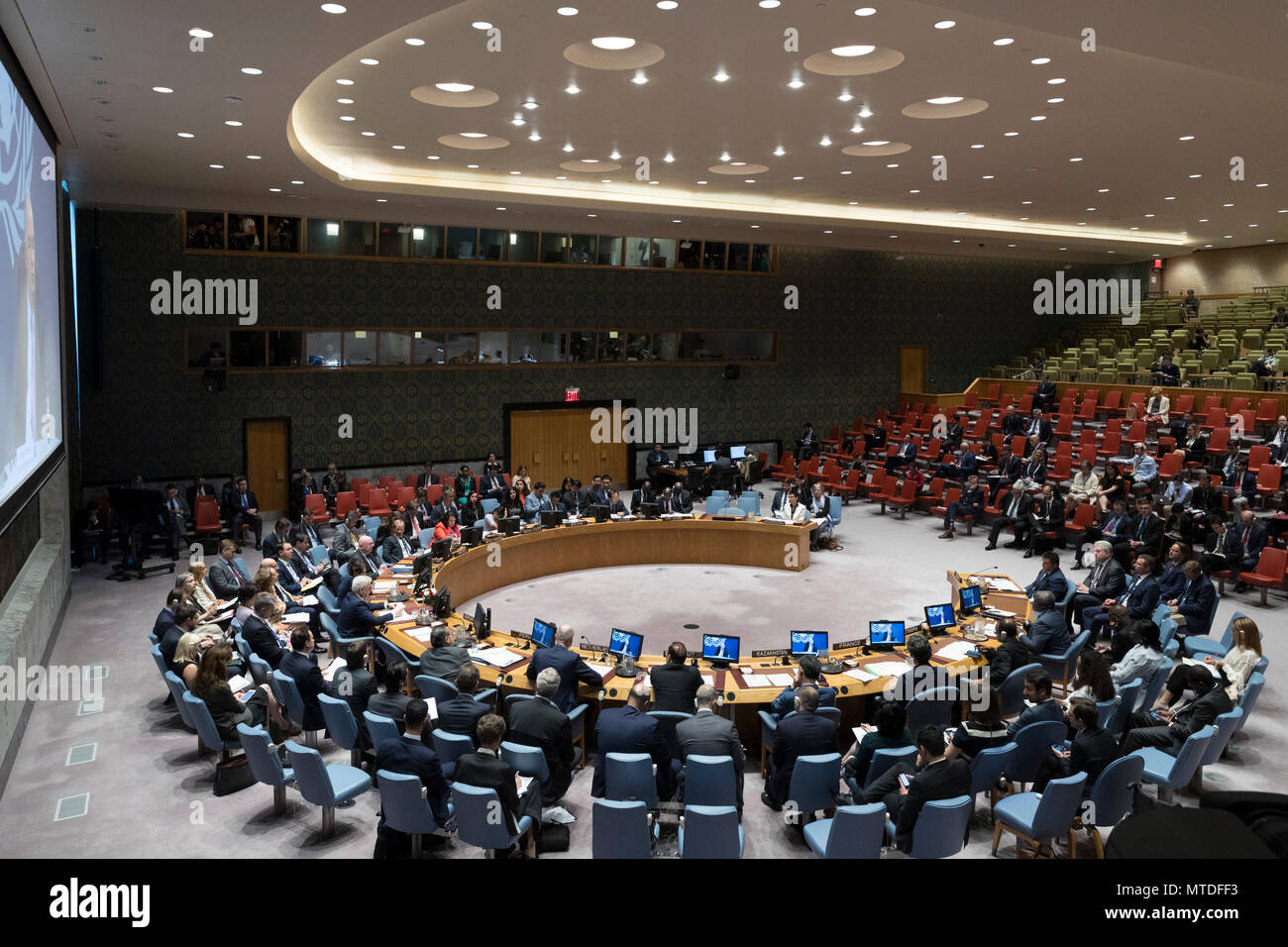 Vereinten Nationen. 29 Mai, 2018. Foto auf Mai 29, 2018 zeigt einen allgemeinen Blick auf einer Tagung des Sicherheitsrates auf die Ukraine, am Sitz der Vereinten Nationen in New York. UN-Undersecretary-General für Politische Angelegenheiten Rosmarin DiCarlo am Dienstag bedauerte die Pattsituation im Osten der Ukraine, die Welt daran zu erinnern, dass der Konflikt sehr lebendig ist. Credit: Li Muzi/Xinhua/Alamy leben Nachrichten Stockfoto