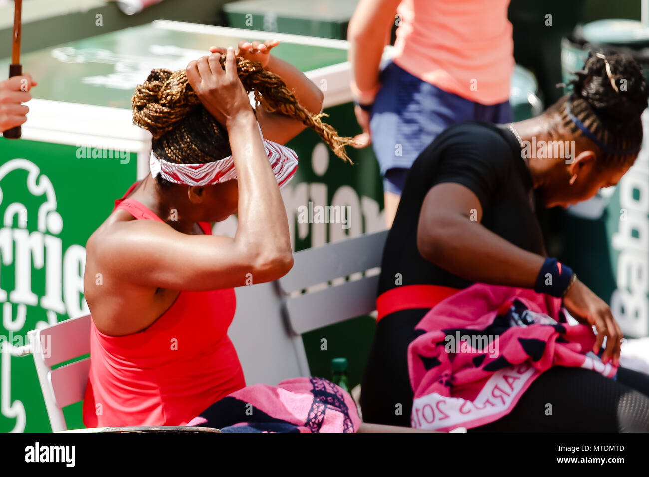 Paris, Frankreich. 28 Mai, 2018. Venus Williams aus den USA während ihrer Doppel am Tag 4 in 2018 French Open in Roland Garros. Credit: Frank Molter/Alamy leben Nachrichten Stockfoto
