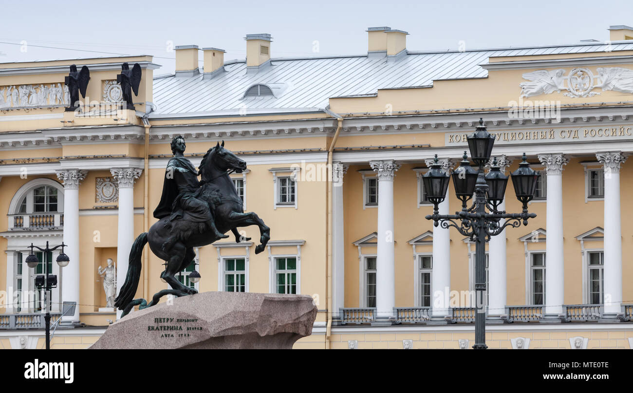 St. Petersburg, Russland - 7. Mai 2015: Der Bronzene Reiter ist ein Reiterstandbild von Peter dem Großen im Senat Square in St. Petersburg. Eine der t Stockfoto