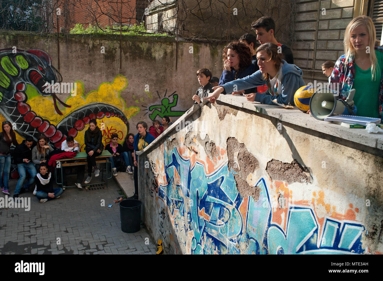 Rom. 'Machiavelli' High School durch Studenten, die protestieren gegen Kürzungen bei Bildung belegt. Italien. Stockfoto