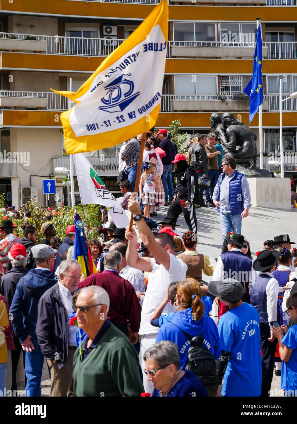 Beliebte Feiern zum 44. Jahrestag des Nelken Revolution, Almada Bezirk, Lissabon, Porthugal Stockfoto