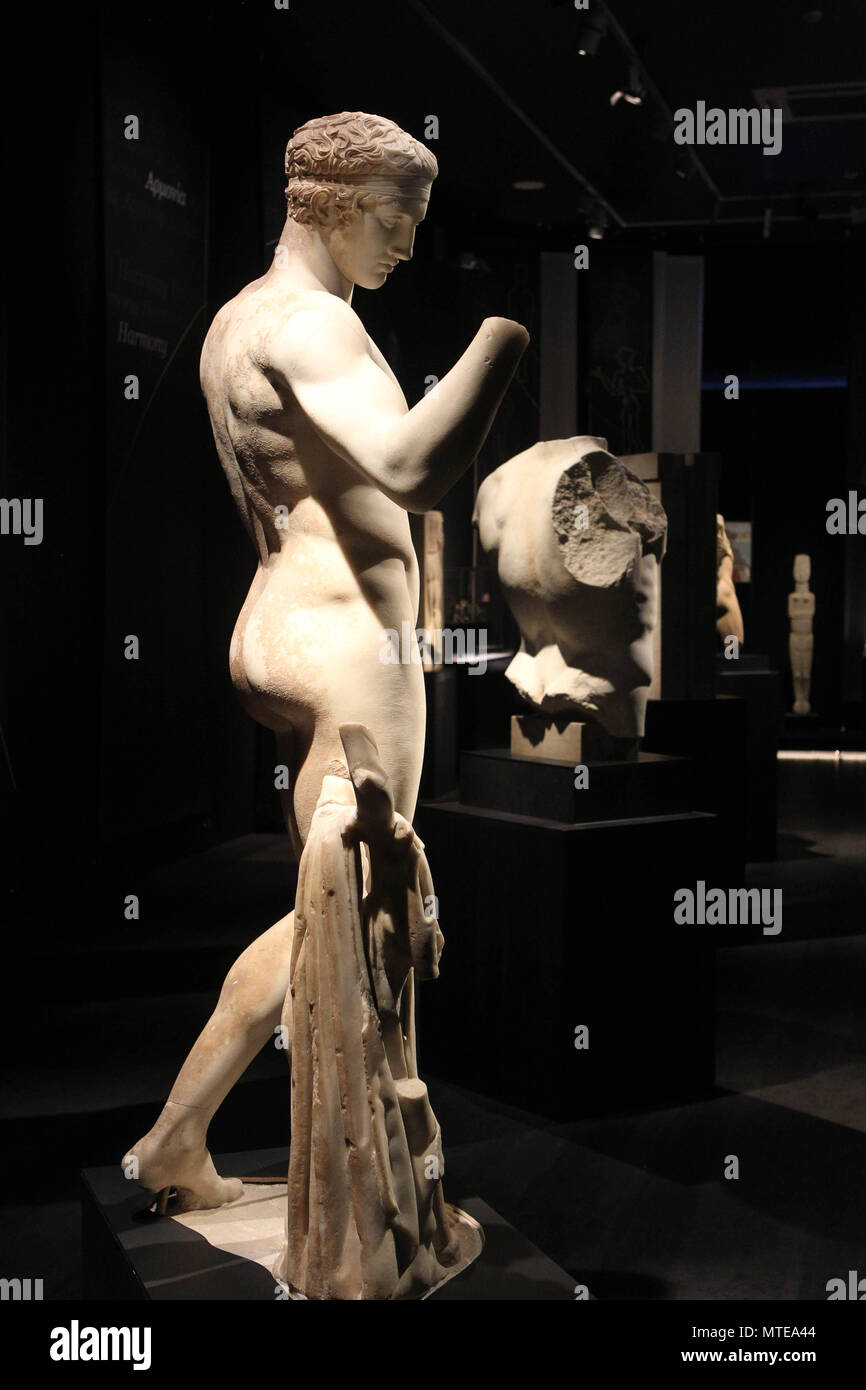 "Unzählige Aspekte der Schönheit' in der antiken Kunst im Archäologischen Nationalmuseum von Athen. Die Ausstellung zeigt verschiedene Ausdrücke für ein Stockfoto
