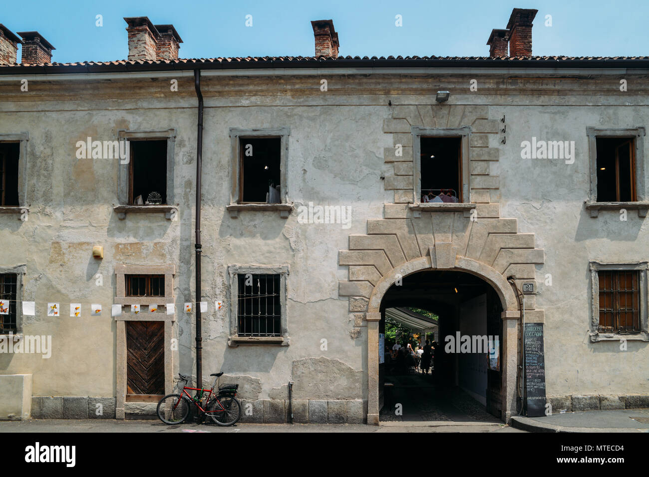 Msot Cascina Cuccagna ist die Zentrale der öffentlichen Bauernhäuser in der Gegend von Mailand und war Gegenstand einer beispielhaften Stadterneuerung Projekt an der Restaurierung des 17. Jahrhunderts Bauernhof ausgerichtet Stockfoto