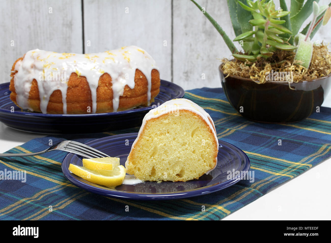 Bereifter zitronenkuchen -Fotos und -Bildmaterial in hoher Auflösung ...