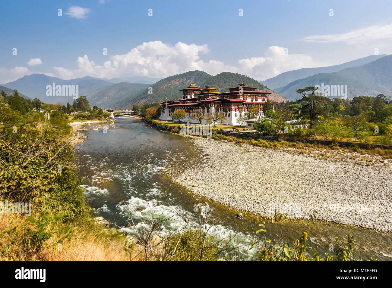 Buddhistische Kloster Festung Punakha Dzong am Fluss Mo Chhu, Punakha, Bhutan Stockfoto