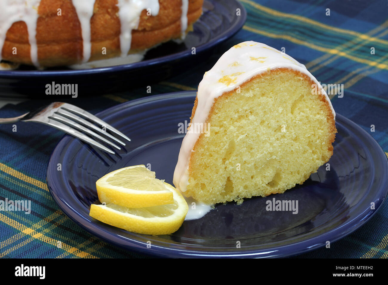 Bereifter zitronenkuchen -Fotos und -Bildmaterial in hoher Auflösung ... Bereifter zitronenkuchen -Fotos und -Bildmaterial in hoher Auflösung ...