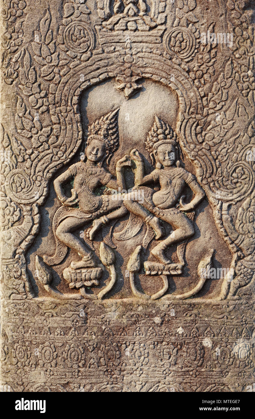 Historische Khmer bas-relief mit Tanz hinduistischen Göttinnen Stockfoto