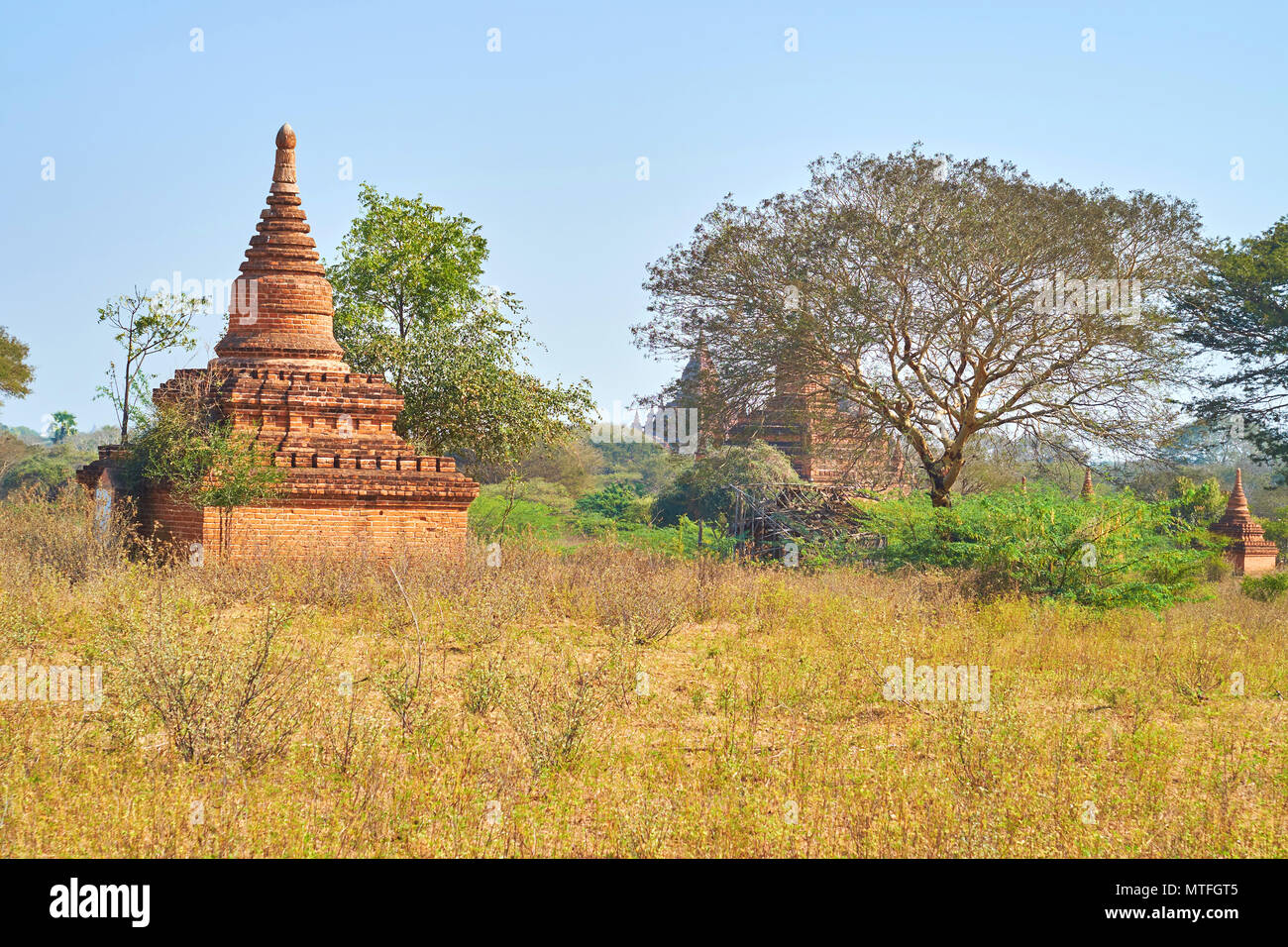 Bagan ist der beste Platz, um sich in Stille und Ruhe, fernab vom lauten touristischen Routen zu laufen und schöne Architektur der Vergangenheit genießen, Myanmar Stockfoto