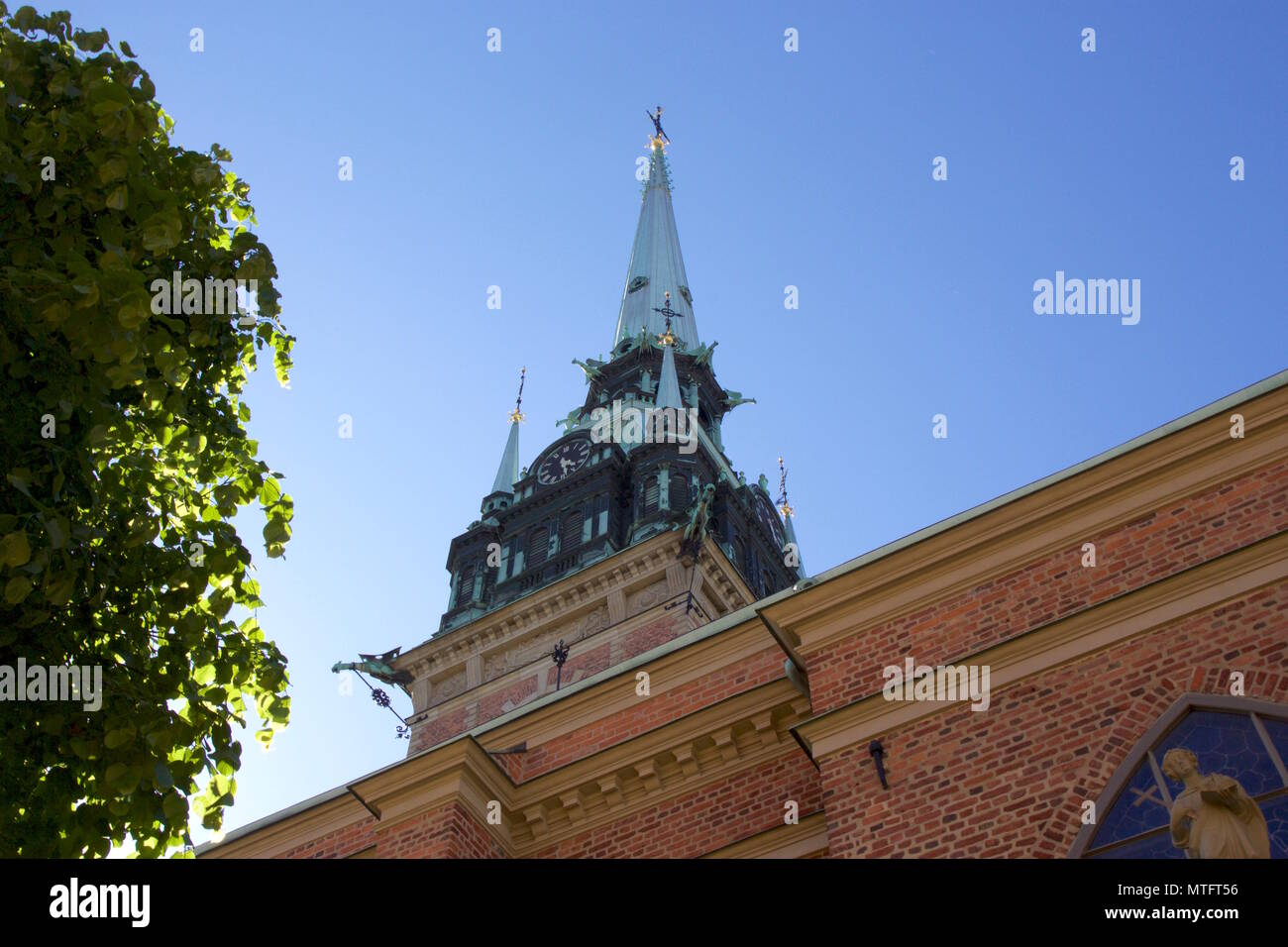 Der Kirchturm von Storkyrkan, offiziell genannten Sankt Nikolai kyrka (Kirche St. Nikolaus) und informell Stockholms domkyrka genannt, die Kathedrale von Stockholm Stockfoto