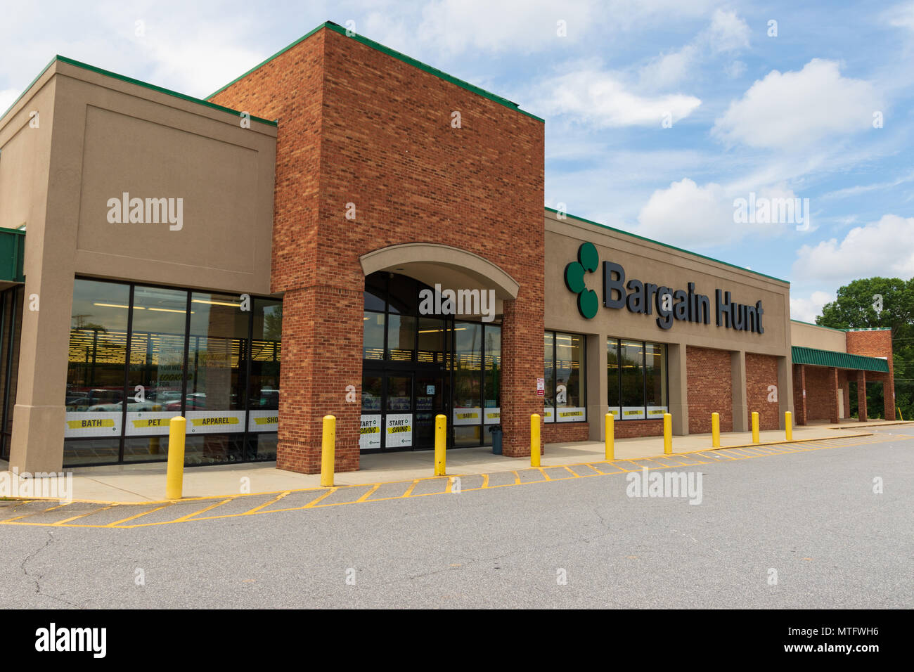 HICKORY, NC, USA-27 18. Mai: ein Schnäppchen Jagd store, einer Einzelhandelskette der 85 Märkte im Südosten und bietet günstige Preise. Stockfoto