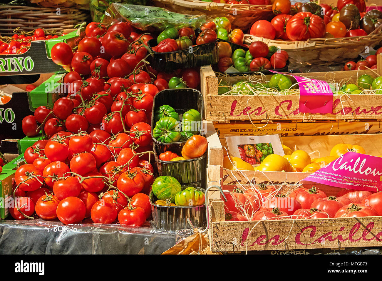 Obst und Gemüse auf einem Markt in Borough Market, London Abschaltdruck Stockfoto