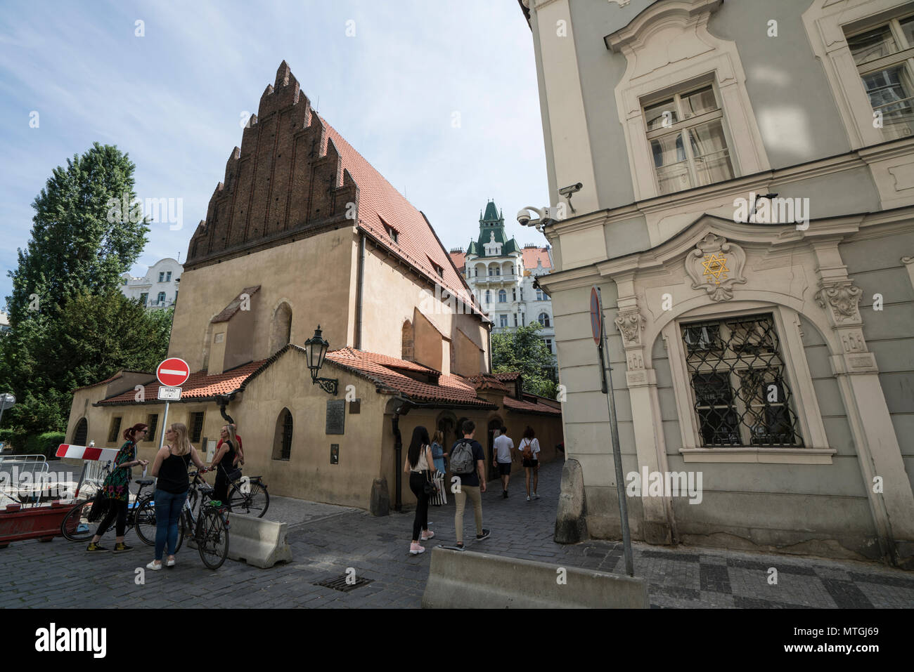 Der externe Blick auf die alte Synagoge in Prag, Tschechische Republik Stockfoto