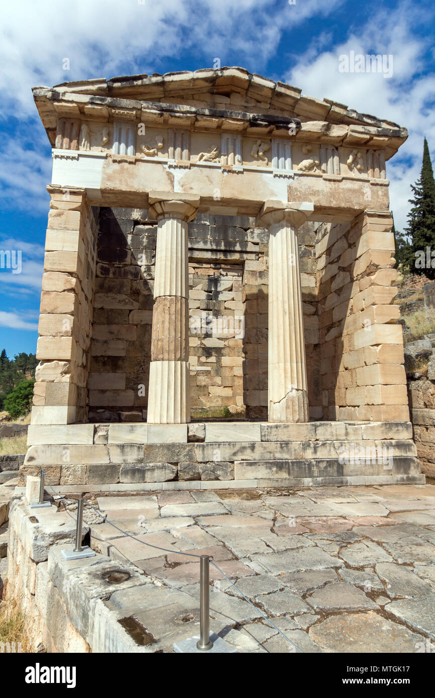 Treasury von Athen in der griechischen Antike archäologische Stätte von Delphi, Zentral Griechenland Stockfoto