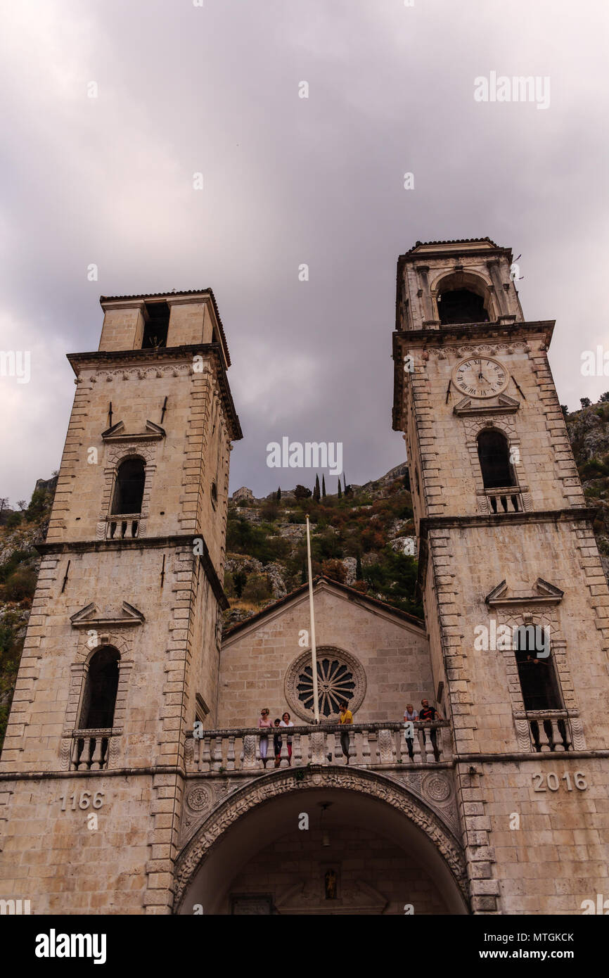 Uhr- und Glockenturm und alten Gebäuden Stockfoto