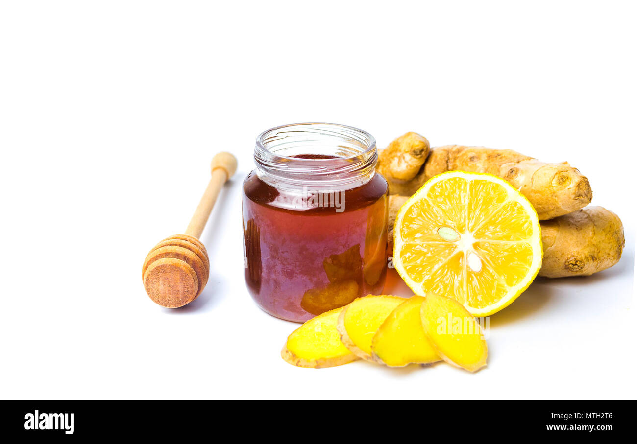Glas mit Honig und Zitrone, gingers auf weißem Hintergrund. Stockfoto