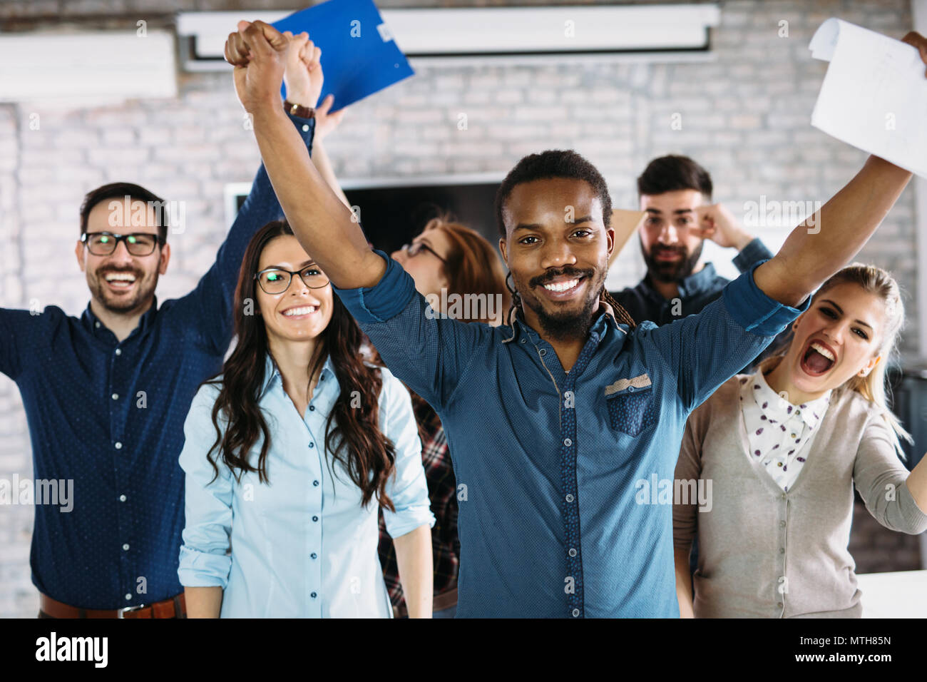 Portrait des erfolgreichen Business Team im Büro posing Stockfoto