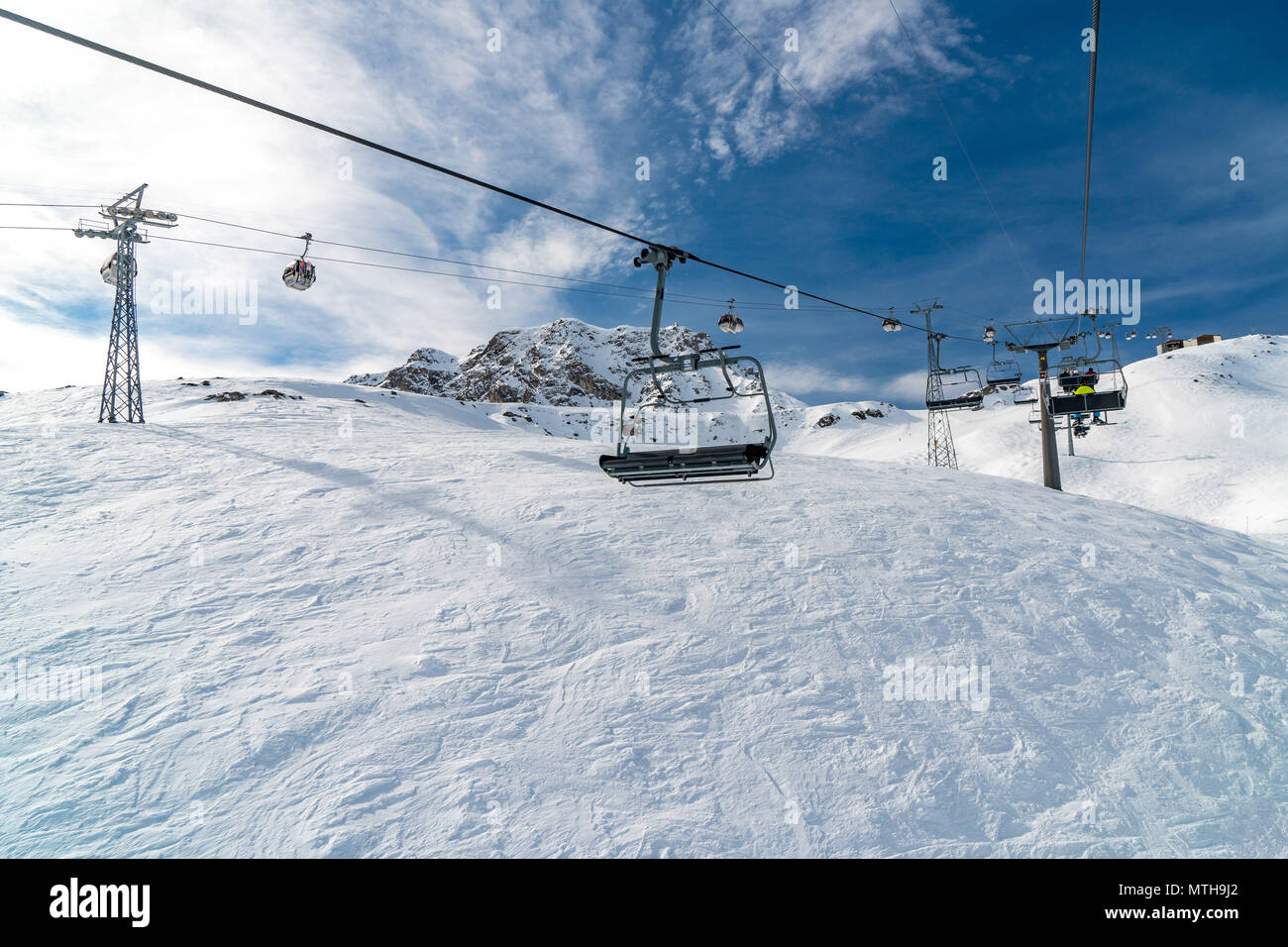 Skilift in Arosa, Schweiz blue sky Winter Stockfoto