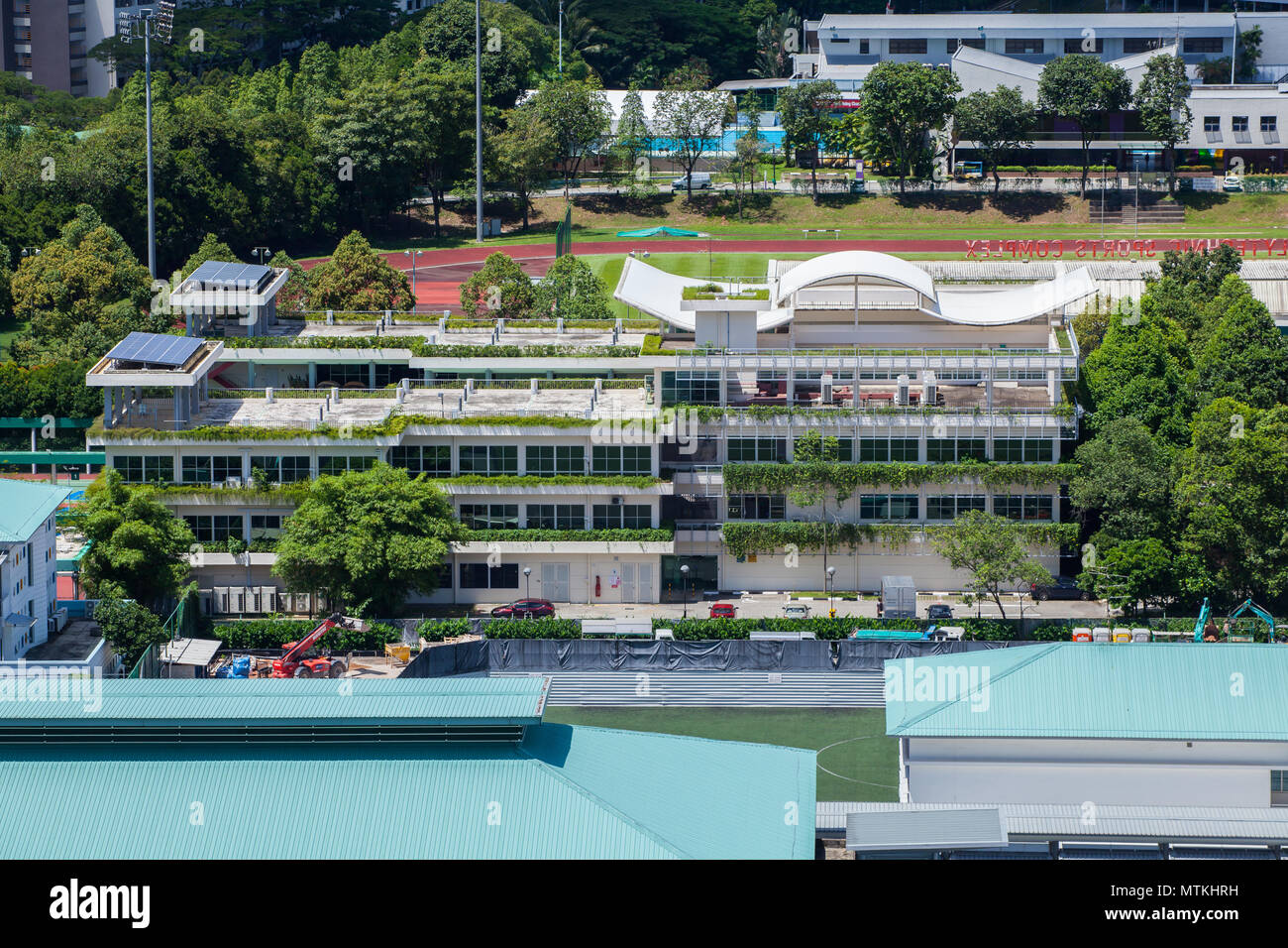Städtische Gebäudestruktur mit Grün gepflanzt, Singapur. Stockfoto
