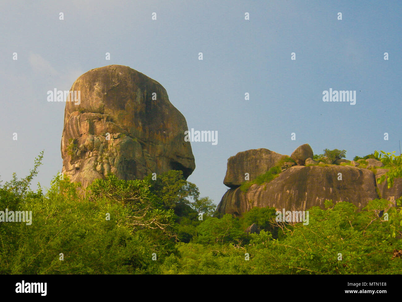 Landschaft mit dem Horst ount aka Scull Hügel bei Yala National Park, Sri Lanka Stockfoto