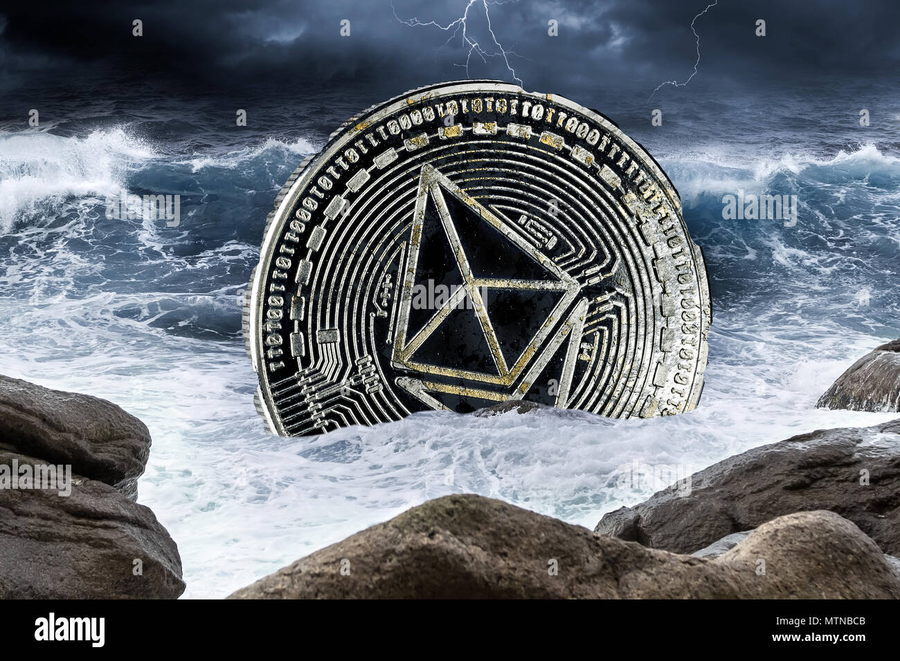 Des astraleums Äther Krise crypto Münze Währung Finanzen Markt absturz Konzept im Ozean Gewitter Hintergrund Stockfoto