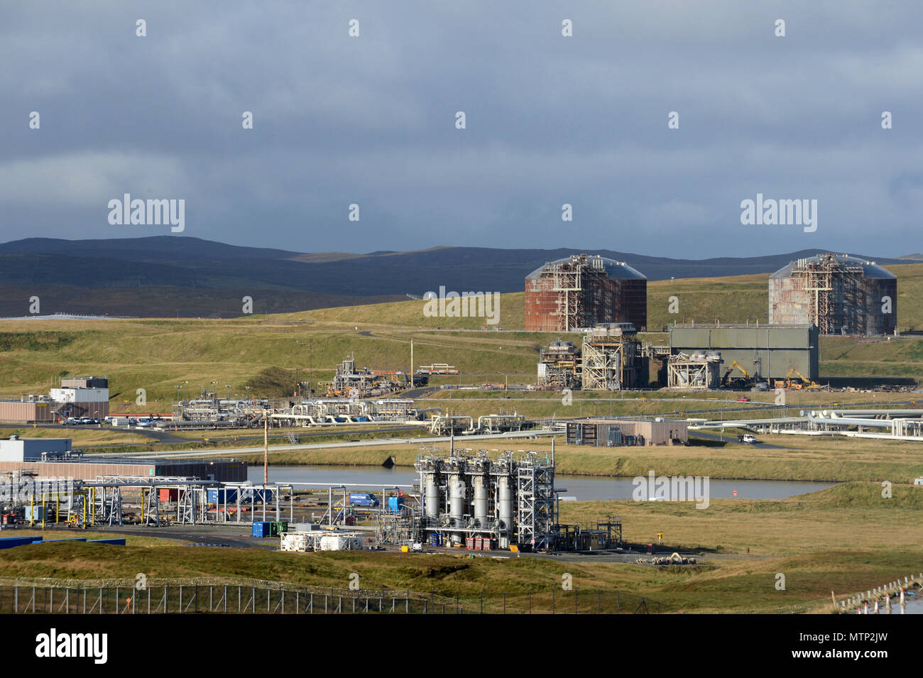 Sullom Voe Oil Terminal in der Shetland Insel mit Tanker bei einer der vier Pfeiler der Ankunft jetzt Ausführen von Enquest wurde aber BP Stockfoto