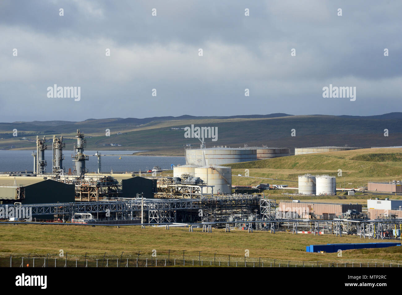 Sullom Voe Oil Terminal in der Shetland Insel mit Tanker bei einer der vier Pfeiler der Ankunft jetzt Ausführen von Enquest wurde aber BP Stockfoto
