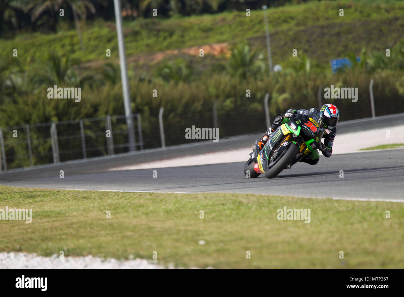 Britische Fahrer Bradley Smith auf seinem Tech 3 Yamaha M1 Factory Bike auf der offiziellen MotoGP winter Test in Sepang in Malaysia. Stockfoto