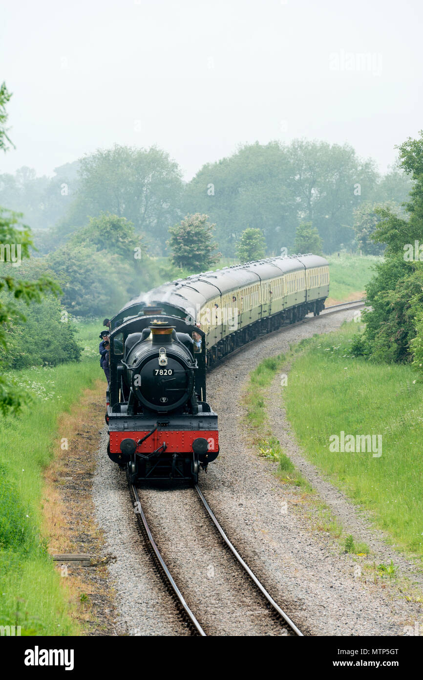 Doppelköpfiger Dampfzug am Gloucestershire Warwickshire Steam Railway, Hailes, Gloucestershire, England, Großbritannien Stockfoto