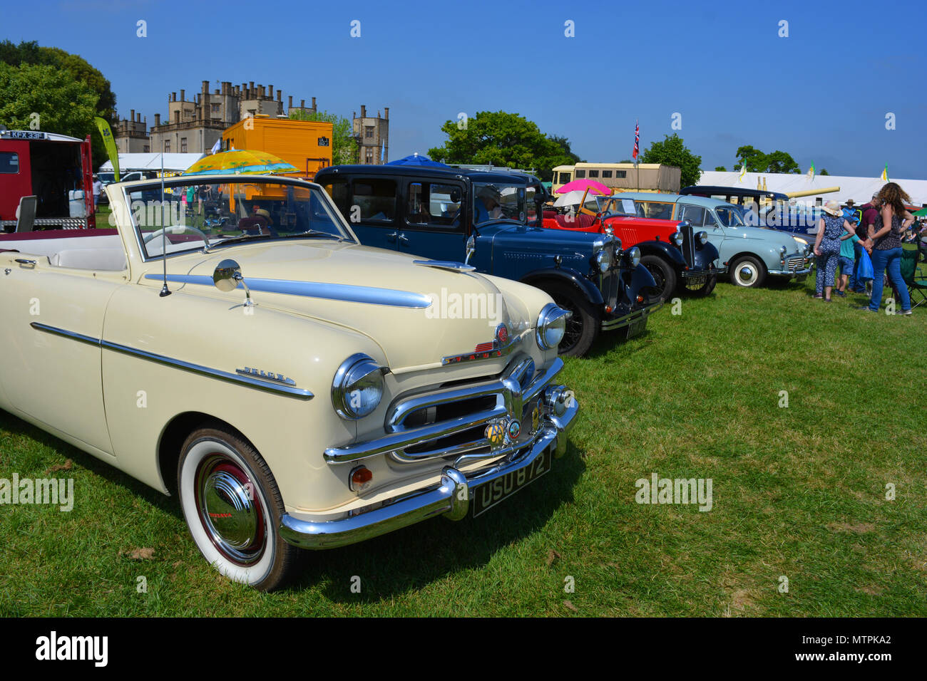 Classic & Oldtimer auf Anzeige an Sherborne Castle Country Fair, Sherbourne, Dorset, England Stockfoto