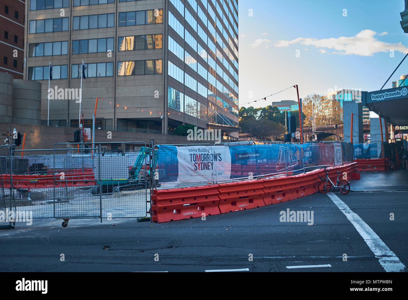 Szene eines Raums der Bau in Sydney aufgrund einer neuen U-Bahn System mit dem Zeichen 'bauen wir morgen Sydney' sind auf temporäre Fechten Stockfoto