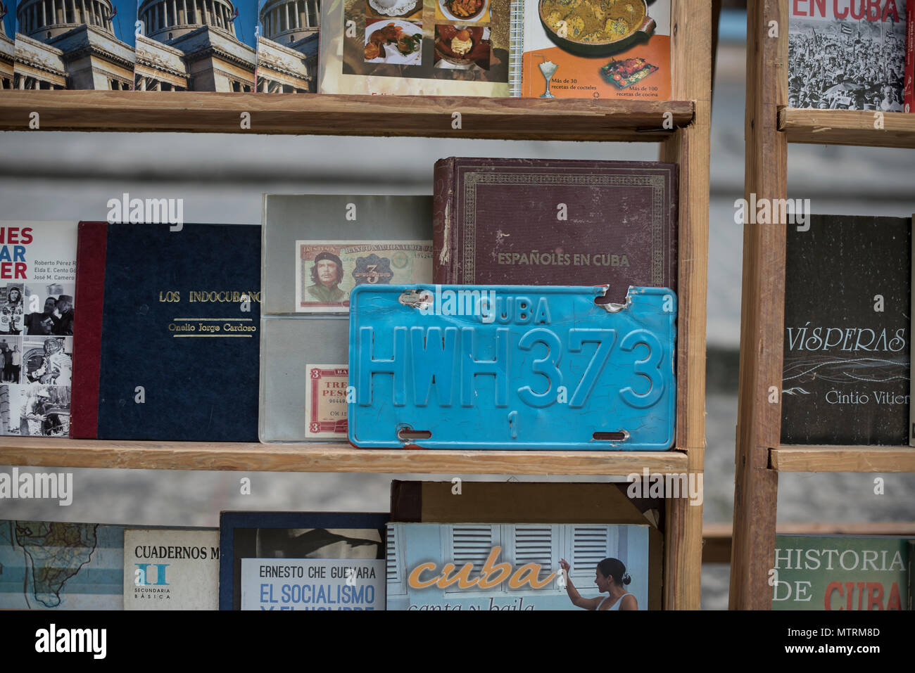 Durchsuchen einer Straße Markt in der Altstadt von Havanna, Kuba Stockfoto