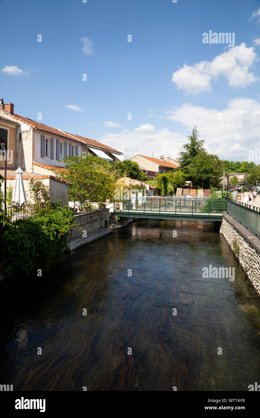 Szenen aus der Stadt von L'Isle-sur-la-Sorgue in der Provence im Sommer Stockfoto