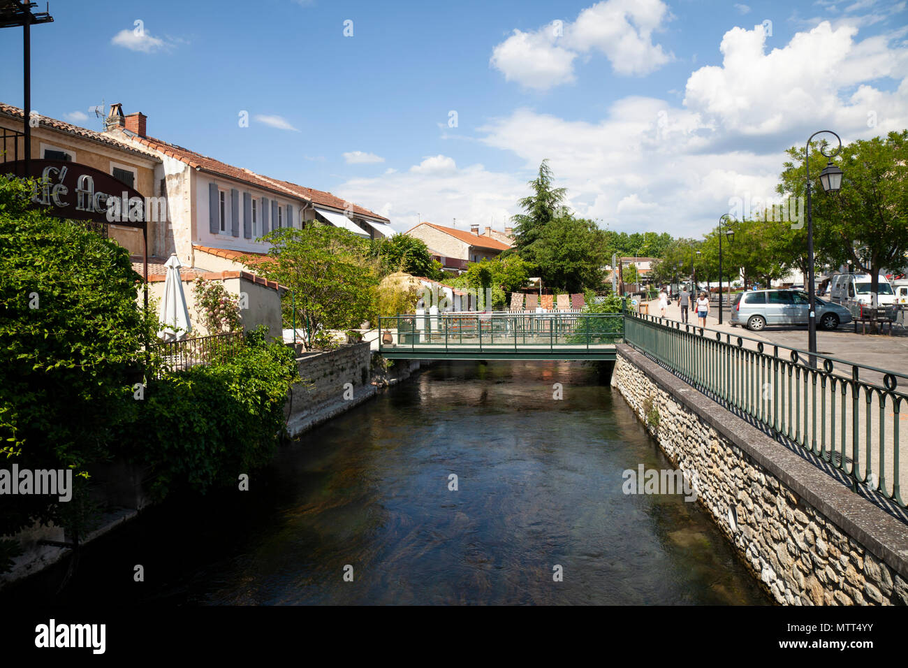 Szenen aus der Stadt von L'Isle-sur-la-Sorgue in der Provence im Sommer Stockfoto